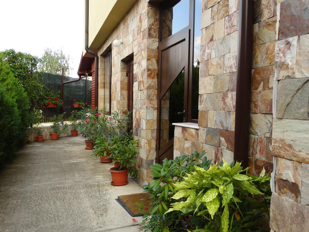 Guest House Ivel 萨帕雷瓦巴尼亚 外观 照片